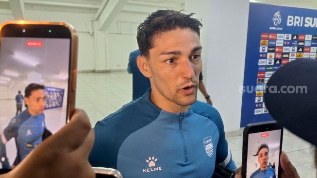 Diisukan Gabung Klub Serie B Italia, Bek Persib Bandung Buka Suara