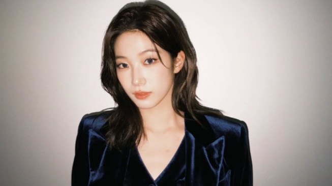 Mix and Match Andalan Kazuha LE SSERAFIM: 4 Ide Outfit dari Kasual ke Formal