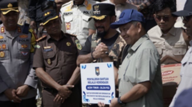 Dari Aceh Tamiang, Mendagri Bertolak ke Aceh Timur Serahkan Bantuan