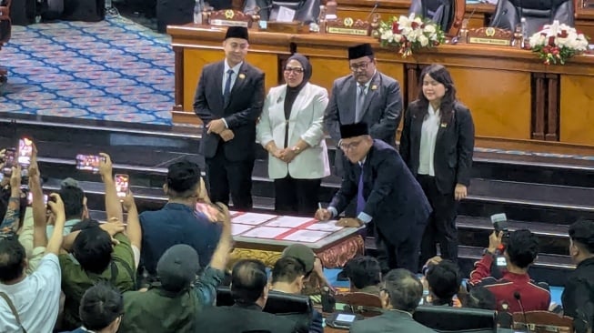 Berlangsung Alot, Rapat Paripurna DPRD DKI Sahkan Empat Raperda