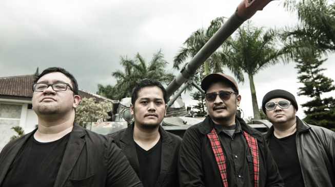 Dua Dekade "Centralismo": Simfoni Kerinduan dan Kejayaan Sore di Teater Besar