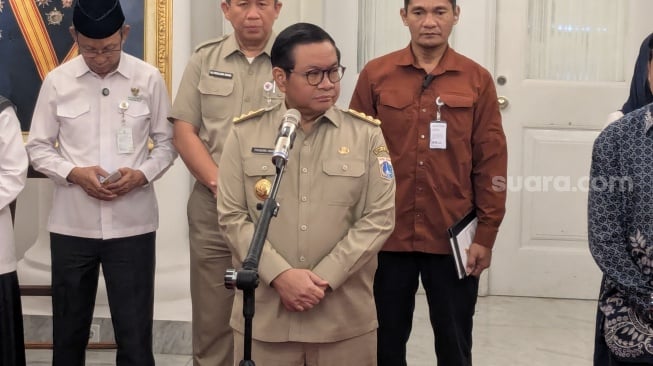 Pramono Anung Akan Umumkan UMP Jakarta. (Suara.com/Adiyoga)
