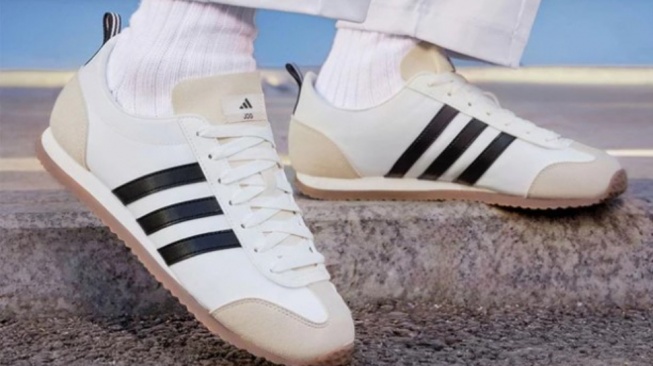 5 Sepatu Adidas yang Diskon 80% di Sneakers Dept, Dijamin Original!