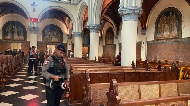 Natal Dijaga Ketat, Brimob Sterilisasi Total Gereja Katedral Jakarta