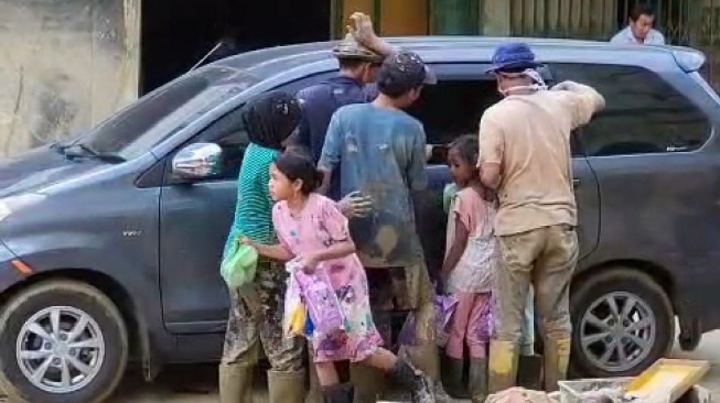 Hampir Sebulan Pasca Banjir Bandang, Aceh Tamiang Masih Berkubang Lumpur dan Menahan Lapar