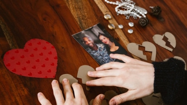 5 Zodiak yang Terlalu Sering Mengalami Patah Hati, Ada Punyamu?