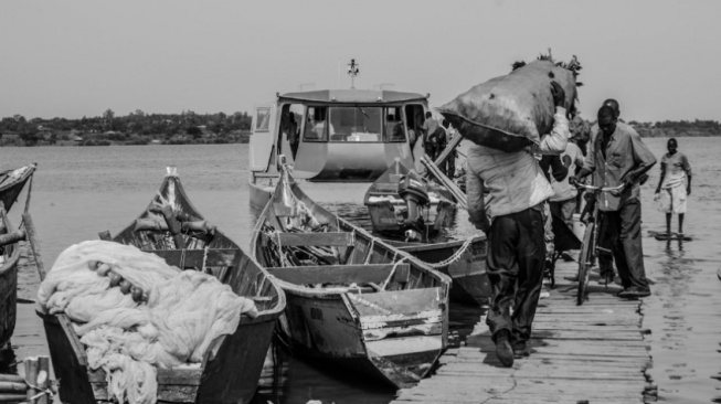 Kegigihan Pesisir: Ketahanan yang Dipikul oleh Nelayan dan Para Perempuan