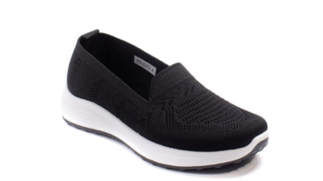 Wajib Punya! 7 Sneaker Lokal Kembaran Skechers Go Walk Ori yang Lebih Nyaman