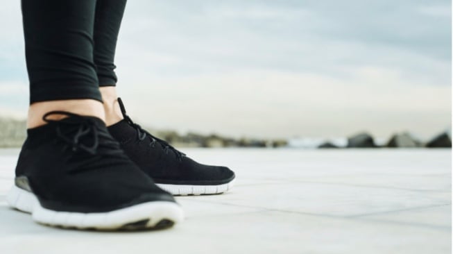 5 Sepatu Jalan Kaki Terbaik untuk Penderita Nyeri Sendi, Ada Brand Lokal Maupun Luar