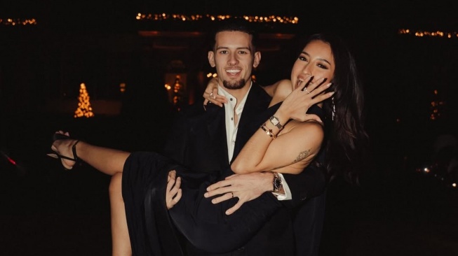 Fantastis! Harga Cincin Lamaran Jennifer Coppen Tembus Rp140 Juta