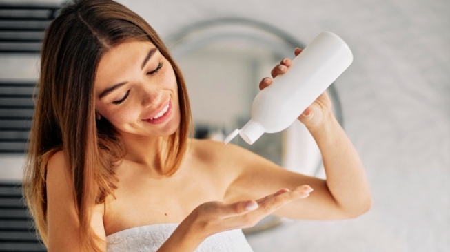 Anti Lepek! 5 Shampoo Terbaik untuk Rambut Berminyak agar Tetap Bervolume