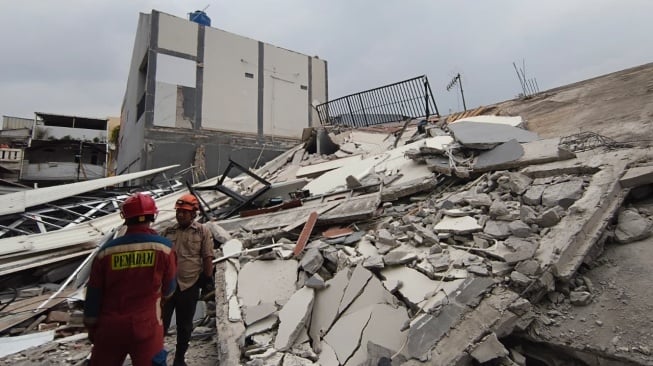 Gedung Parkir Berlantai Dua Ambruk di Jakut, Bocah Ketakutan Dengar Suara Retakan