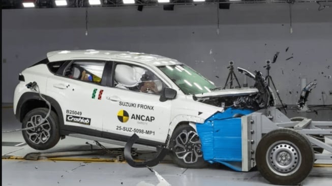 Suzuki Fronx Gagal Uji Tabrak (Drive)