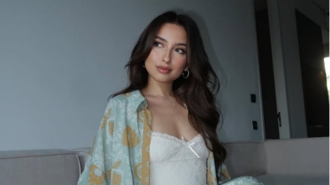 Tips Bronzy Makeup ala Jennifer Coppen, Eksotis dan Memikat!