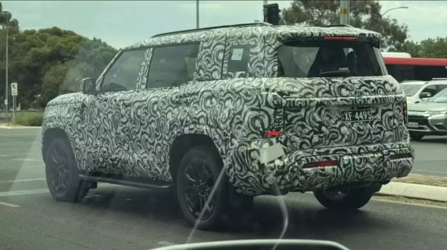 Mitsubishi Pajero tengah diuji jalanan (Drive)