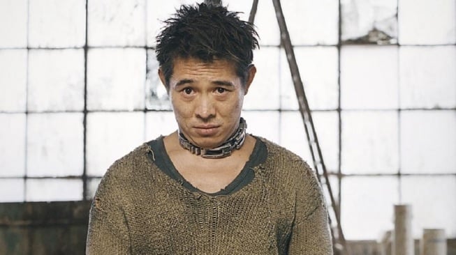 Penampilan Jet Li di film Danny The Dog, bisa Anda saksikan pada Kamis (25/12/2025) malam ini pukul 23.00 WIB di Trans TV. [YouTube]