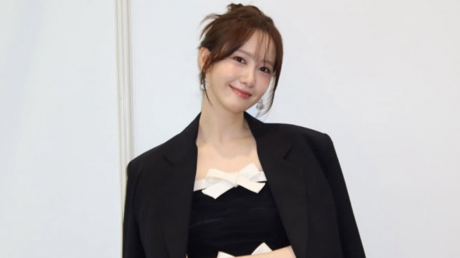 Cantik Maksimal saat Natal, Intip 4 Inspirasi Outfit Dress ala Yoona SNSD!