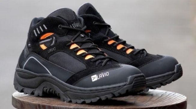5 Sepatu Hiking Outdoor Lokal Favorit Para Pendaki, Kualitas Setara Brand Luar Negeri