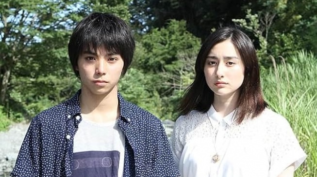 Ulasan Film Forget Me Not (2015): Saat Cinta Melawan Takdir untuk Tidak Dilupakan