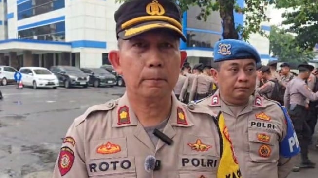 Geng Motor Teror Warga Siskamling di Pulogadung: Siram Air Keras, Aspal Sampai Berasap