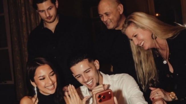 Bikin Haru, Reaksi Ibu Justin Hubner Bakal Punya Mantu Jennifer Coppen