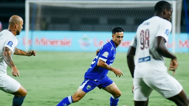 Di Tengah Persiapan Krusial Persib, Eliano Reijnders Justru Terbang ke Luar Negeri