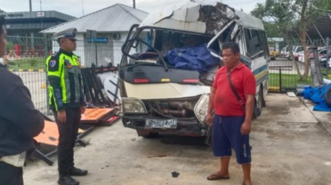 Kecelakaan di Tol Kayuagung, Isuzu Elf Travel Ringsek, Satu Penumpang Meninggal