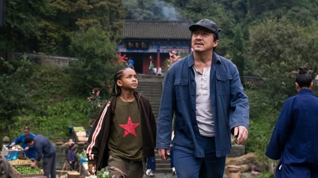 Film The Karate Kid yang dibintangi Jackie Chan dan Jaden Smith akan tayang Senin (29/12/2025) malam ini pukul 21.00 WIB di Trans TV. [YouTube]