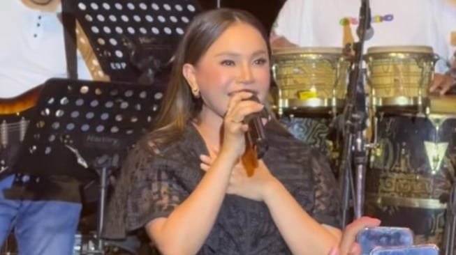 Rossa Salurkan Zakat Mal Rp500 Juta untuk Korban Bencana di Sumatra, Ajak Publik Ikut Bergerak