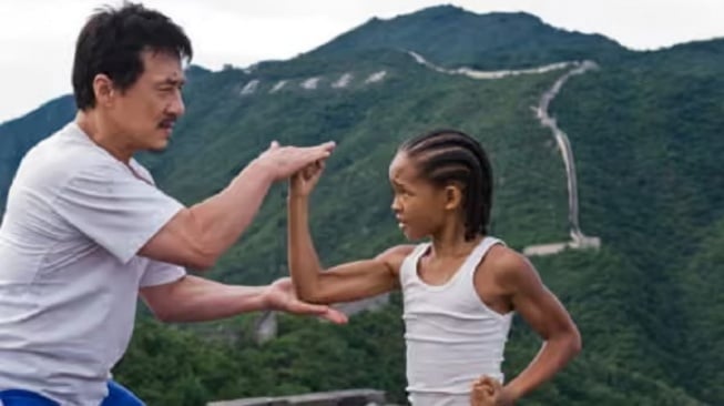 Film The Karate Kid yang dibintangi Jackie Chan dan Jaden Smith akan tayang Senin (29/12/2025) malam ini pukul 21.00 WIB di Trans TV. [YouTube]