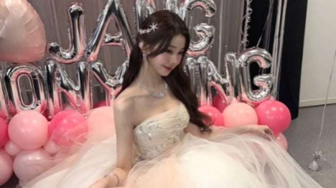 Bak Putri di Dunia Nyata, 4 ide Gaun ala Wonyoung IVE untuk Acara Spesialmu