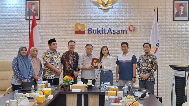 PTBA Raih Predikat Badan Publik Informatif 2025, Skor Tertinggi di Sumsel