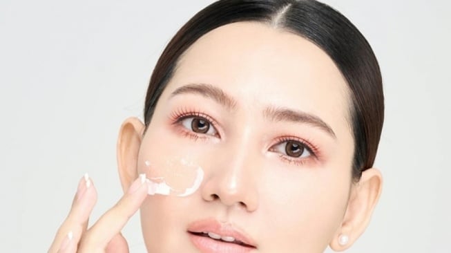 5 Rekomendasi Moisturizer Hyaluronic Acid untuk Bikin Wajah Glass Skin