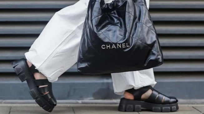 5 Sandal Jelly Lokal Terbaik Bikin Melissa Minder, Kualitas Juara Tak Perlu Diragukan!