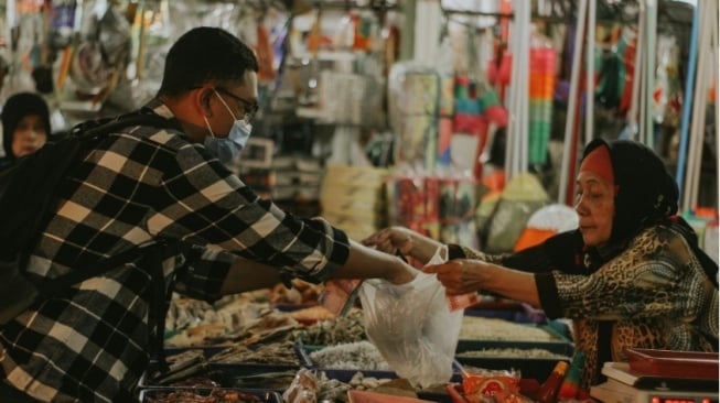 Dari Harga Beras hingga Jam Kerja: Semua Berawal dari Keputusan Politik