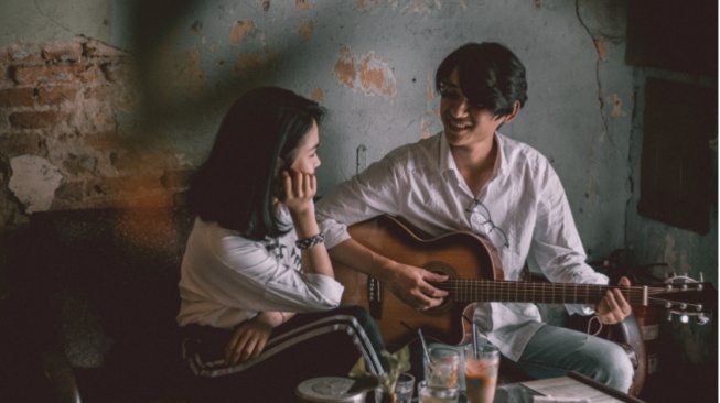 Lebih dari Sekadar Cocok, Ini Ciri-ciri Pasangan yang Sefrekuensi