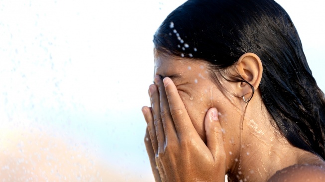 5 Sunscreen Saat Musim Hujan untuk Liburan di Pantai, Tekstur Ringan