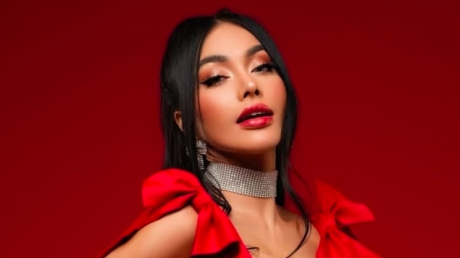 Denada Tebar Pesona di Bangkok, Aksinya Justru Picu Komentar Pedas