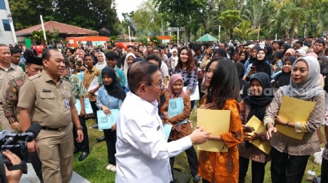 Pramono Anung Putihkan 6.050 Ijazah Warga Jakarta, Ada yang Tertahan hingga 17 Tahun