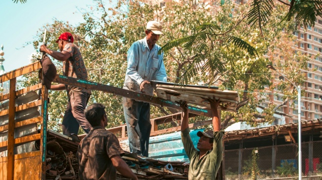 OJK Lirik Pekerja Informal untuk Masuk Dana Pensiun