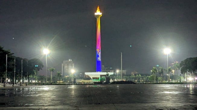 Wajah Penuh Warna Monas Jelang Malam Tahun Baru 2026