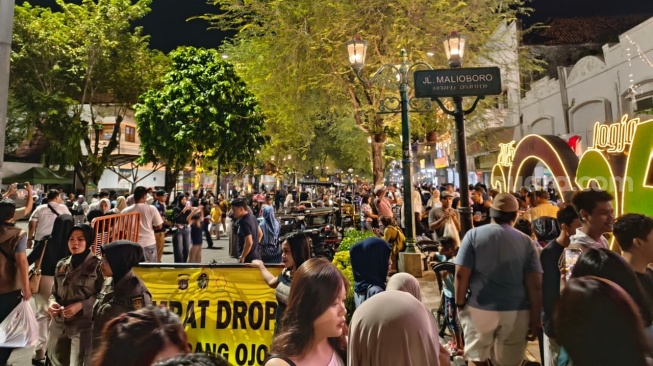Kawasan Malioboro Steril Kendaraan Jelang Tahun Baru 2026, Wisatawan Tumpah Ruah