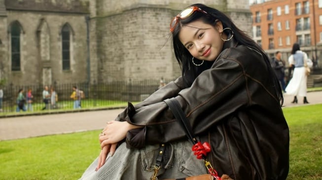 Diva Azzura tengah digosipkan dekat dengan Na Daehoon. [Instagram]