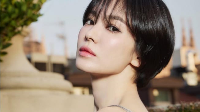 Siap Tampil Stunning di Tahun Baru dengan 5 Hairstyle ala Song Hye Kyo
