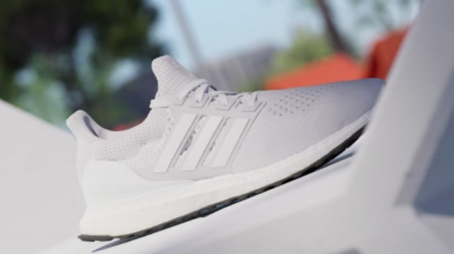 5 Sepatu Jalan Adidas untuk Pekerja Aktif, Nyaman dan Keren Dipakai Seharian