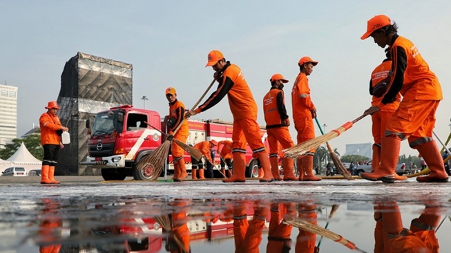 Berkat Ribuan Pasukan Oranye, Jakarta Kembali Kinclong Usai Malam Tahun Baru 2026