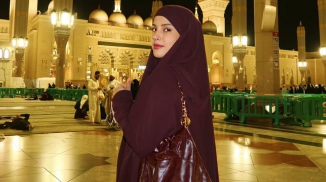 Usai Cerai, Tasya Farasya Jalani Tahun Baru dengan Ibadah Umrah
