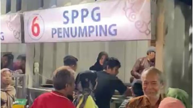 Bukan Pesta Kembang Api, Momen Unik Kaliepepe Land Berbagi 20 Ribu Paket MBG di Malam Tahun Baru
