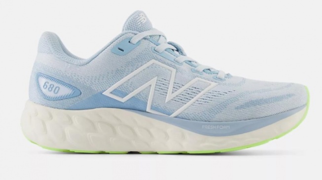 5 Sepatu Jalan Kaki untuk Usia 50 Tahun ke Atas, Bantalan Nyaman Bisa Cegah Nyeri Sendi