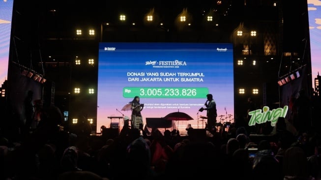 Selain sajian musik dan tarian budaya Indonesia, Tring! x Festiloka Panggung Nusantara 2026 juga menggelar acara open donasi buat korban bencana di Sumatra dan Aceh. Acara yang berlangsung pada malam pergantian tahun itu sukses mengumpulkan dana mencapai Rp3.125.431.673. [Sarinah]
